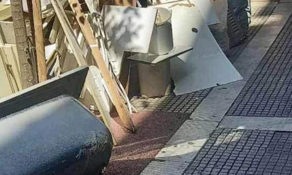 Θεσσαλονίκη: «Τσουχτερό» πρόστιμο σε πολίτη - Ο δήμαρχος τον τσάκωσε να πετάει μπάζα σε πεζοδρόμιο